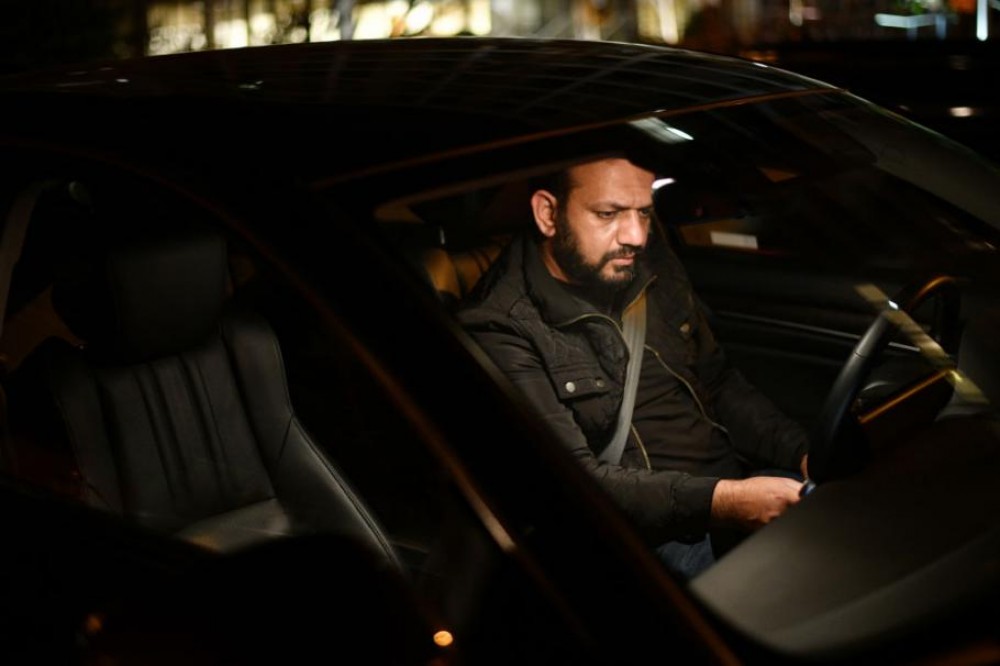 Fost ministru de Finanţe, devenit şofer de taxi. Bărbatul a fugit din țară după schimbarea puterii